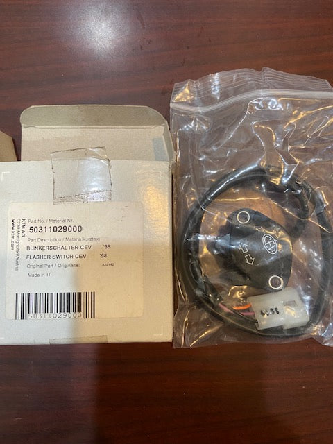 *CLEARANCE New*  KTM OEM 50311029000 FLASHER SWITCH CEV - Includes adapter